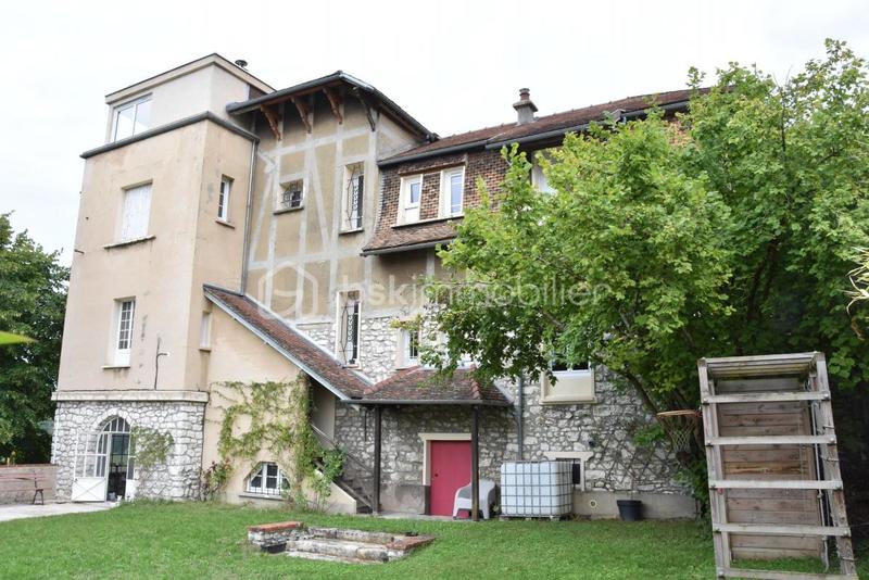 Demeure - 225 m² - 8 pièces