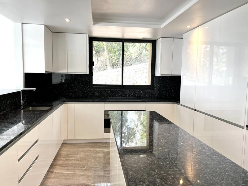 Maison - 360 m² - 10 pièces