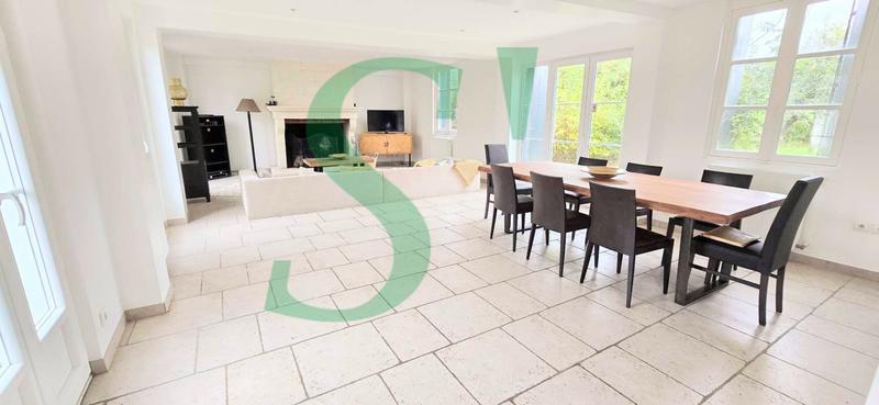 Maison - 268 m² - 10 pièces