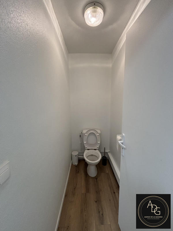 Local commercial - 120 m² - 3 pièces