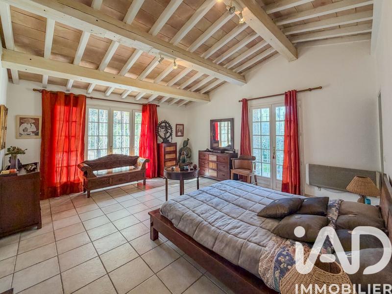 Maison - 233 m² - 8 pièces