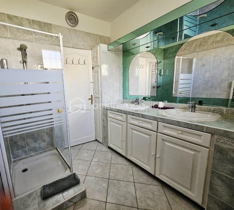 Demeure - 242 m² - 11 pièces