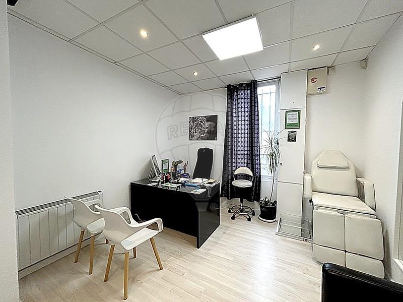 Magasins - 70 m² - 8 pièces