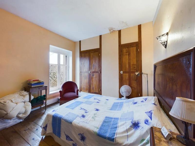 Maison - 220 m² - 8 pièces