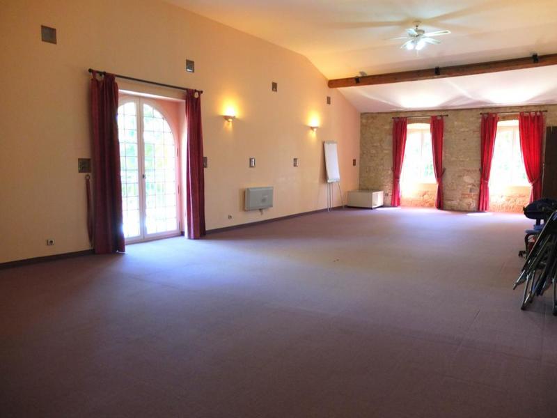 Maison - 1 122 m² - 22 pièces