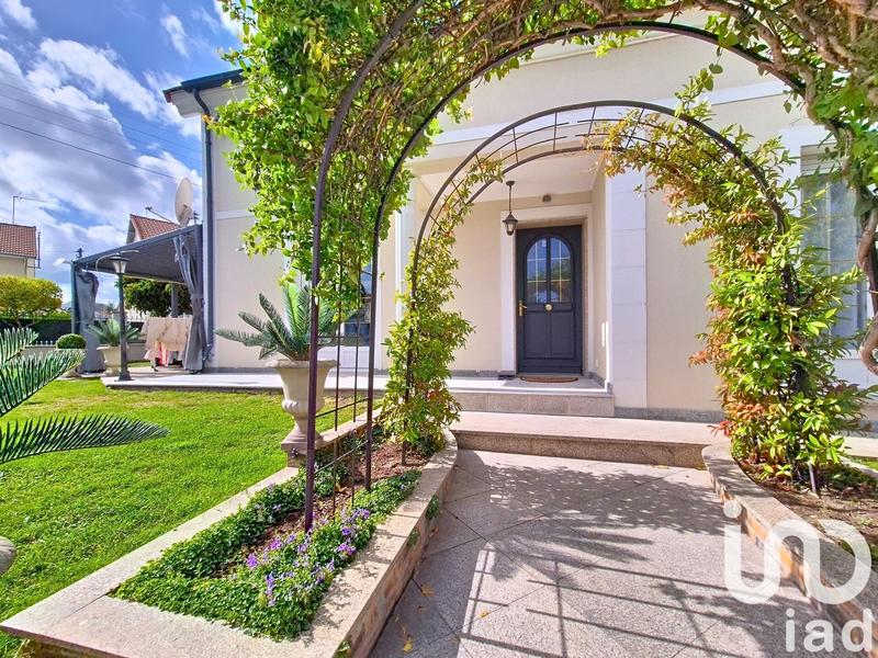 Maison - 210 m² - 7 pièces