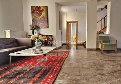 Maison - 240 m² - 8 pièces