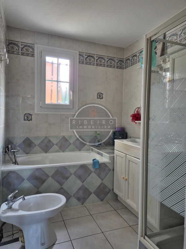 Villa - 100 m² - 5 pièces