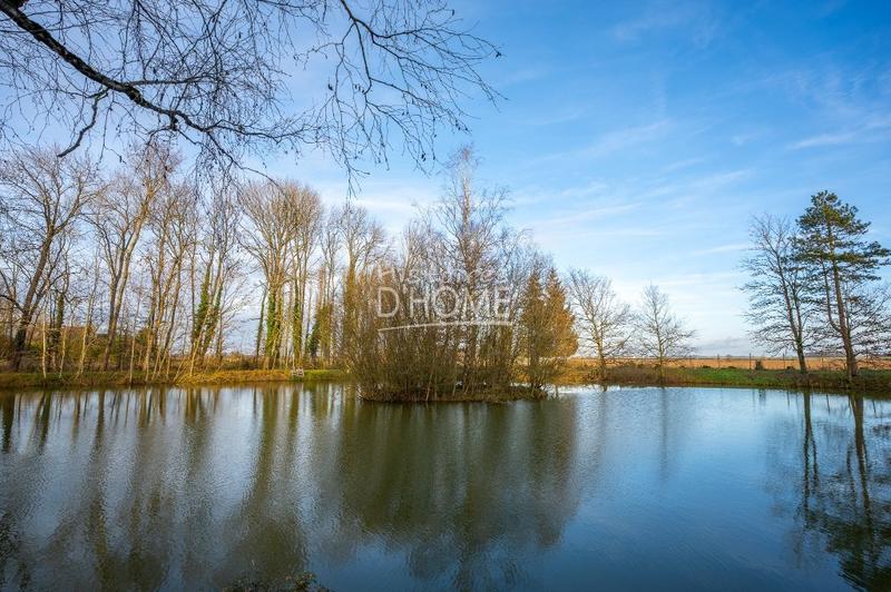 Propriété - 623 m² - 14 pièces