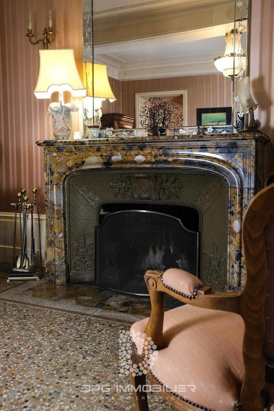 Propriété - 445 m² - 24 pièces