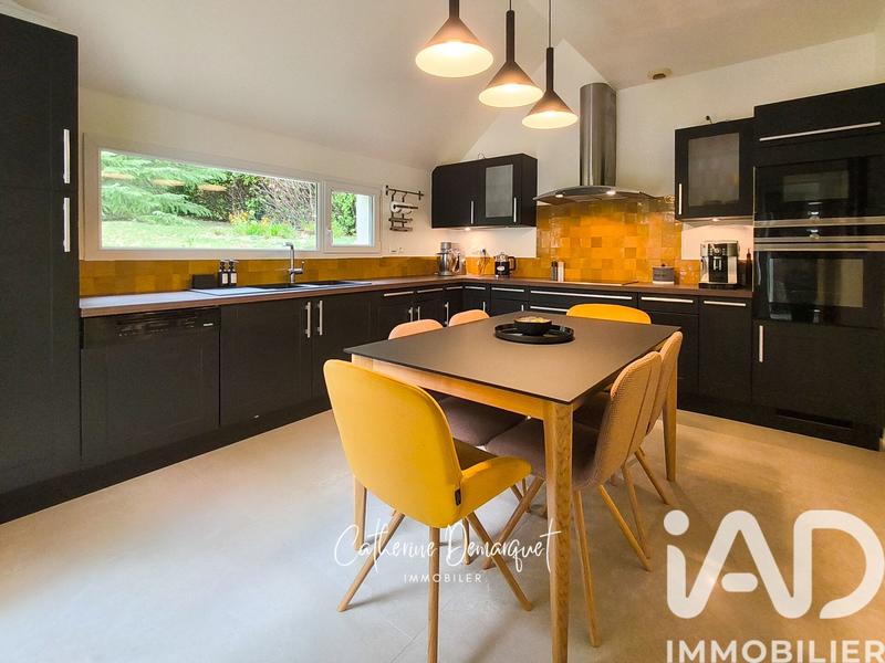 Maison - 203 m² - 8 pièces