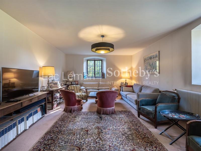 Maison - 1 131 m² - 15 pièces