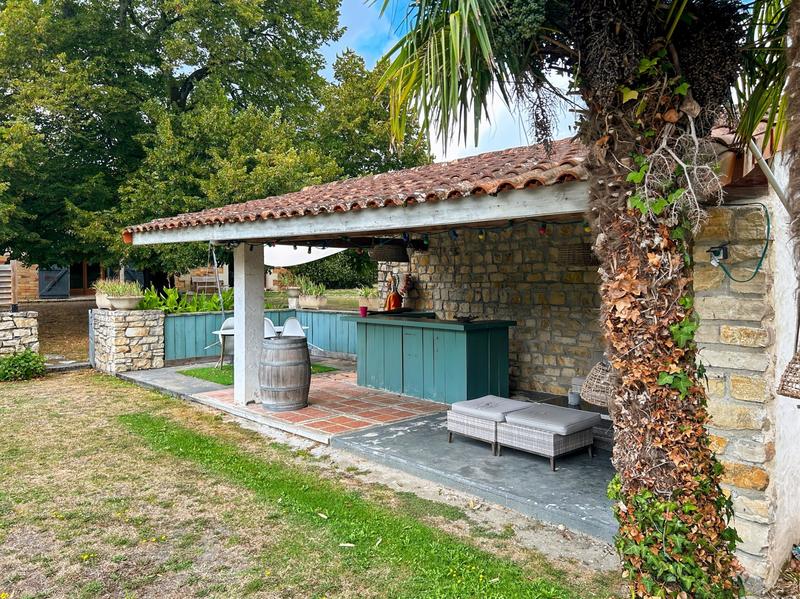 Maison - 325 m² - 8 pièces