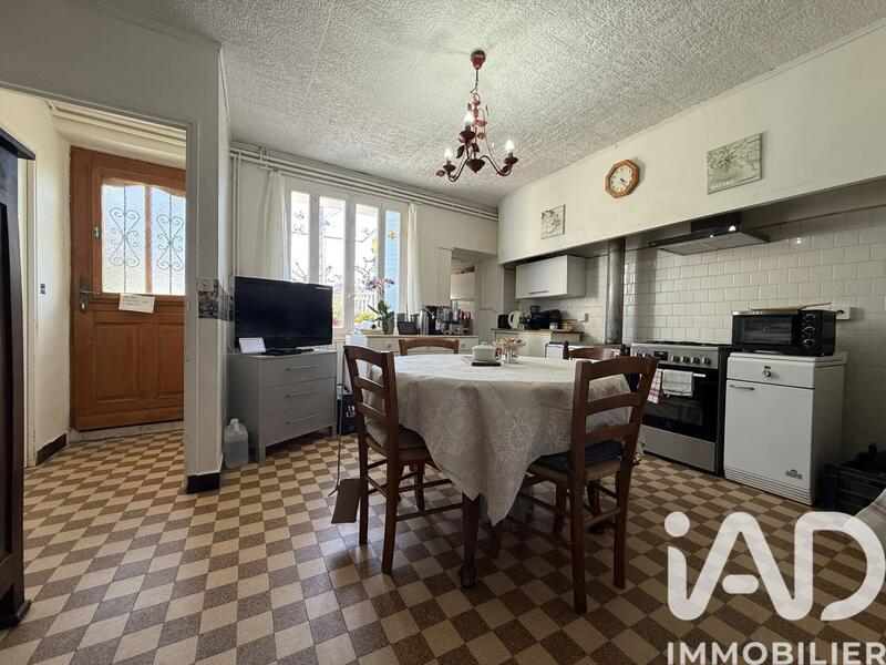 Maison - 208 m² - 9 pièces