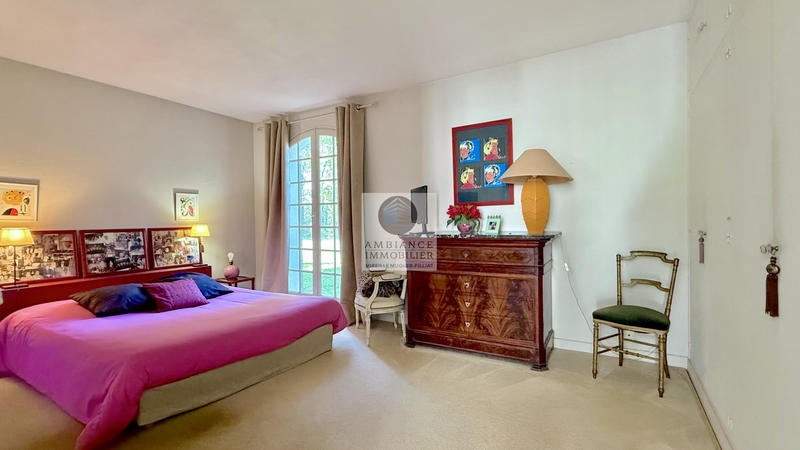 Maison - 240 m² - 7 pièces