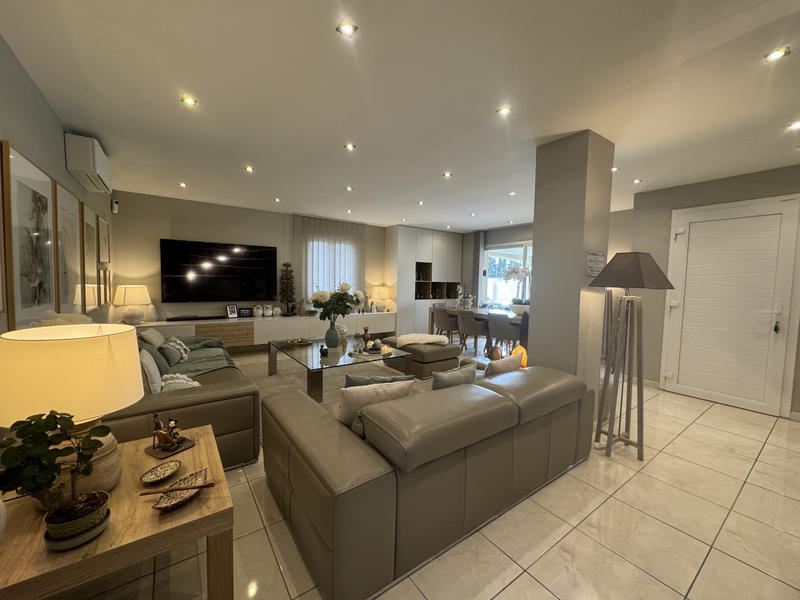 Maison - 163 m² - 5 pièces