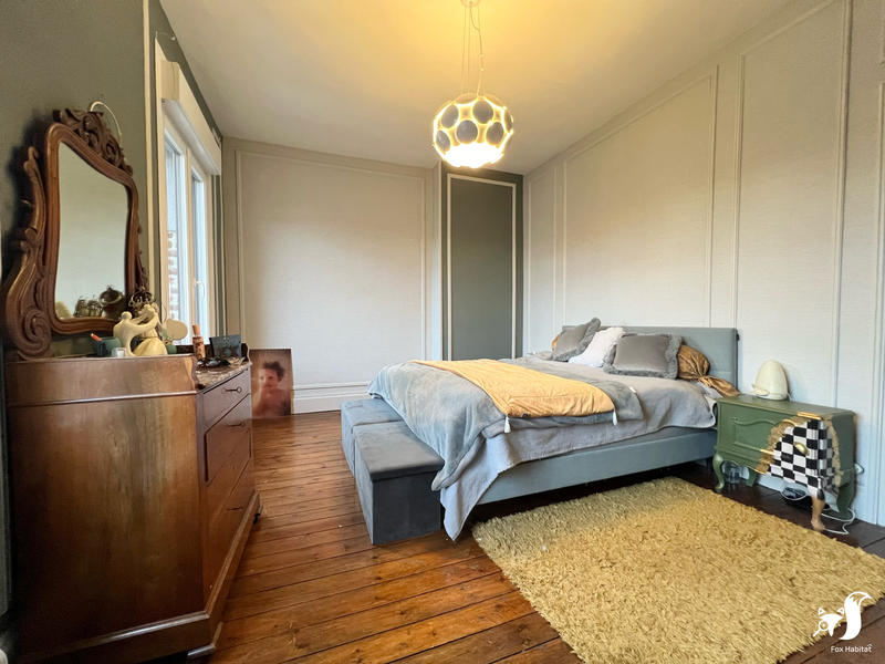 Maison - 240 m² - 8 pièces