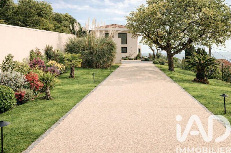 Maison - 259 m² - 5 pièces