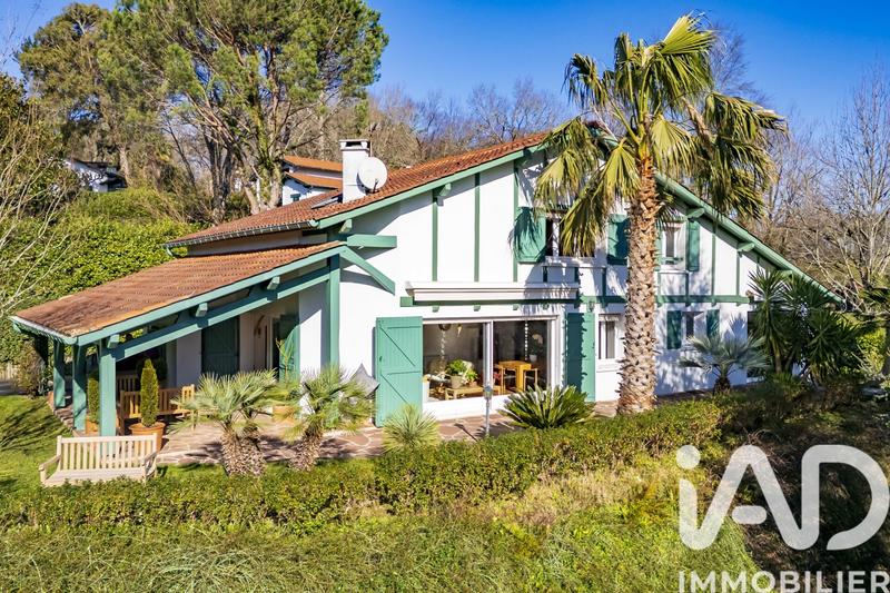 Maison - 227 m² - 7 pièces