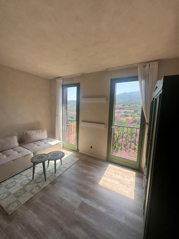 Maison - 161 m² - 9 pièces