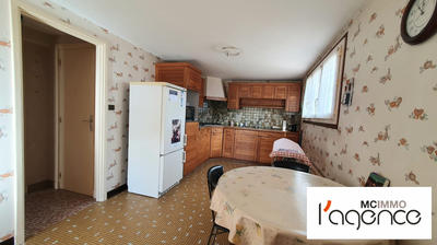 Maison traditionnelle - 180 m² - 7 pièces