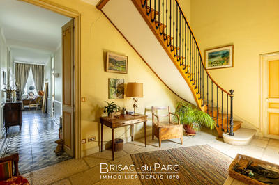 Maison - 379 m² - 9 pièces