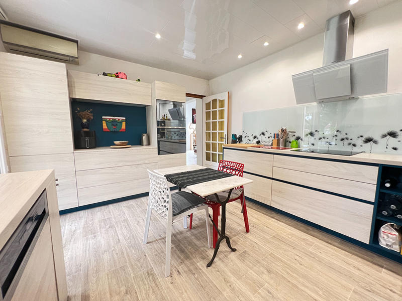 Maison - 228 m² - 7 pièces