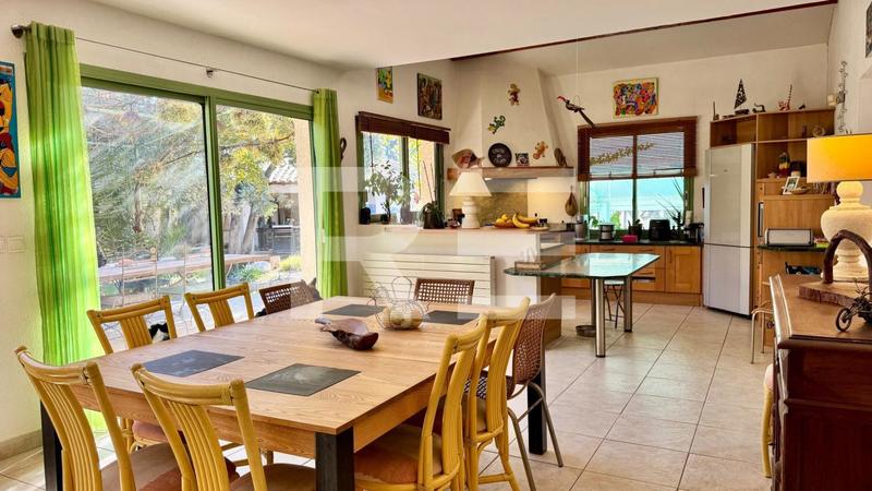 Maison - 217 m² - 7 pièces