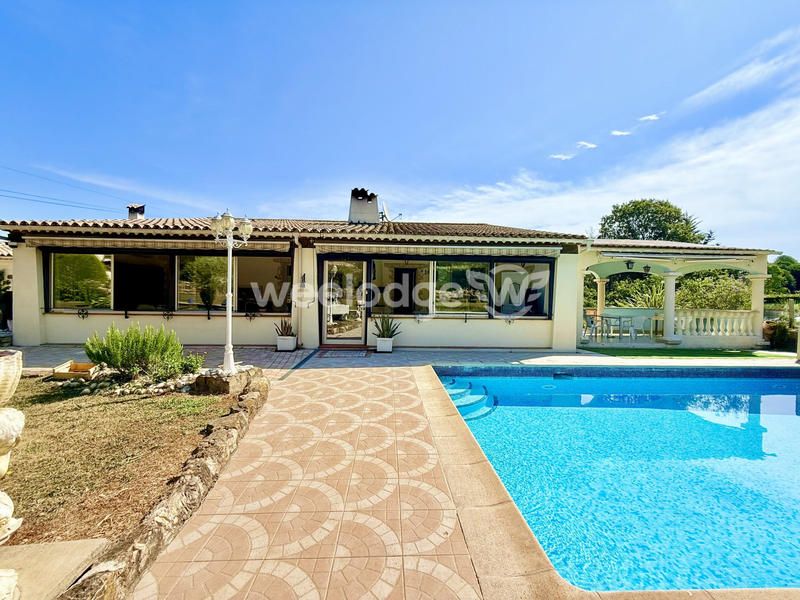 Maison traditionnelle - 225 m² - 9 pièces