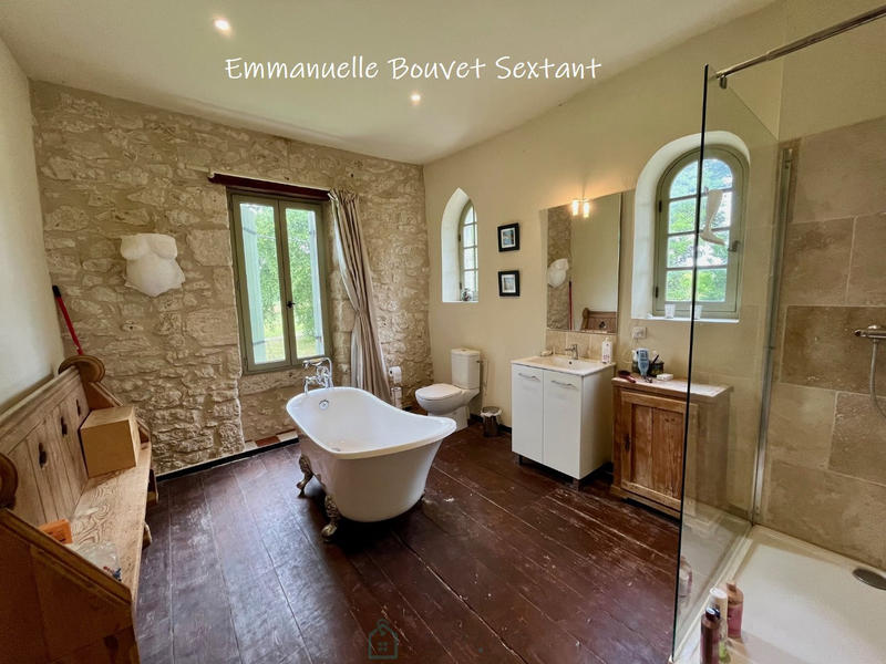 Maison - 234 m² - 8 pièces