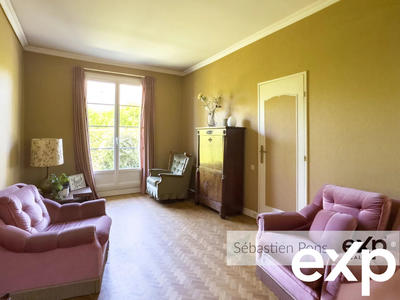 Maison - 230 m² - 8 pièces