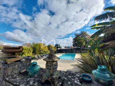 Maison - 270 m² - 7 pièces