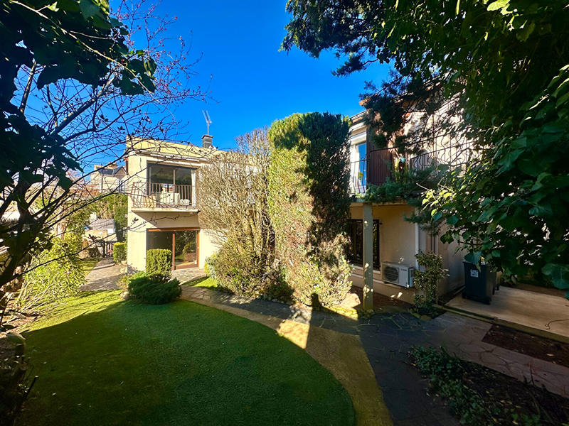 Maison - 200 m² - 7 pièces