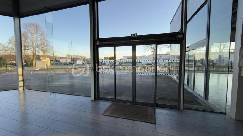 Local commercial - 1 500 m² - 20 pièces