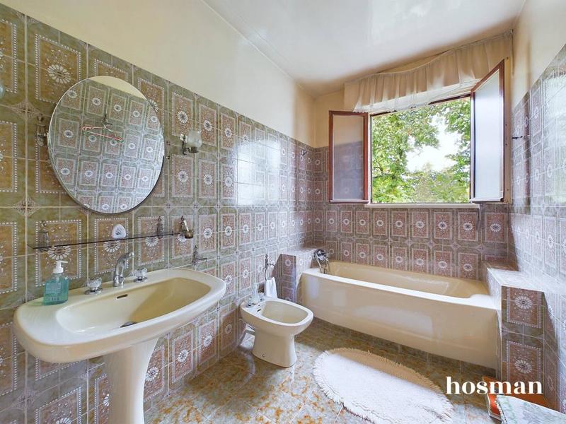 Maison - 218 m² - 5 pièces