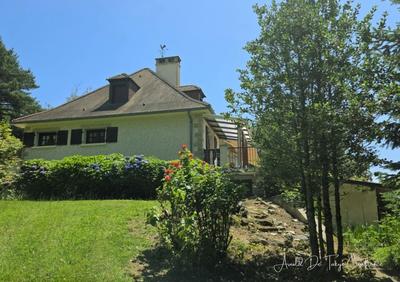 Maison - 262 m² - 10 pièces