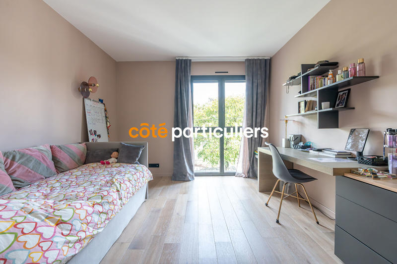 Maison - 235 m² - 8 pièces