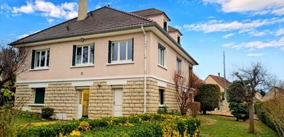 Maison - 219 m² - 7 pièces