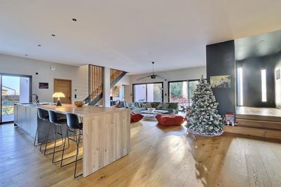 Villa - 250 m² - 9 pièces