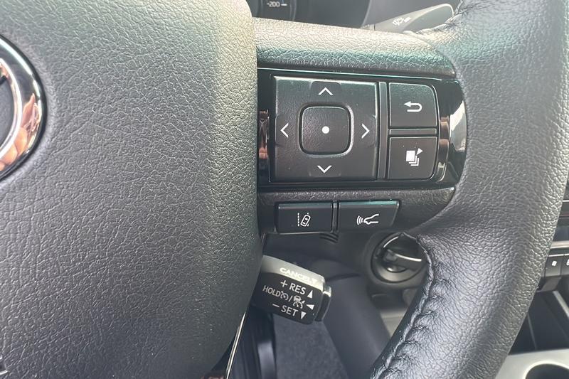 Toyota Hilux 2.8 204 Bva Invincible 4p