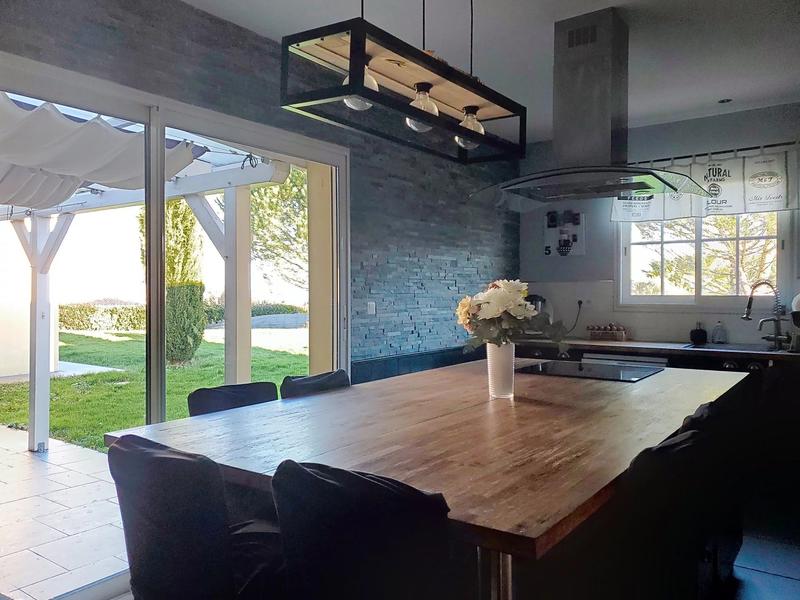 Maison - 245 m² - 10 pièces