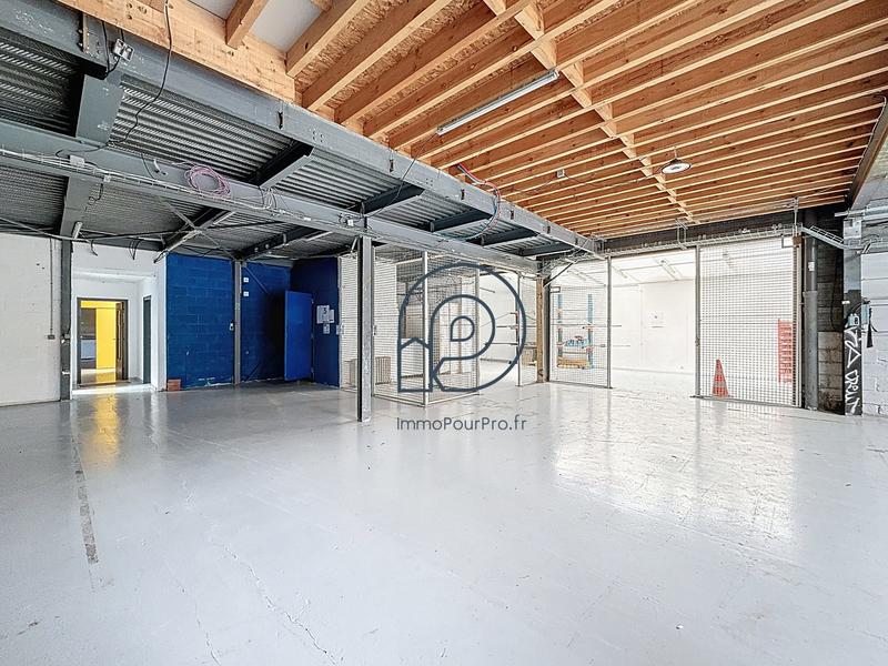 Entrepôt - 1 749 m²