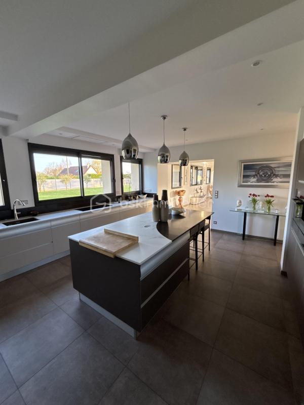 Maison - 460 m² - 12 pièces