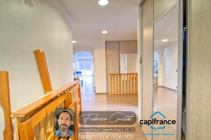 Maison - 241 m² - 7 pièces