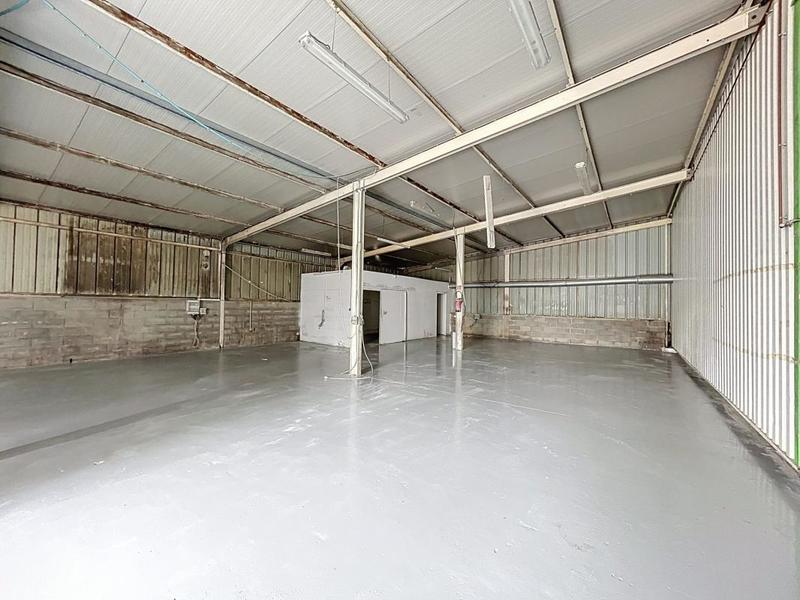Entrepôt - 1 340 m²