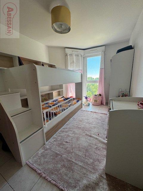 Appartement - 100 m² - 5 pièces