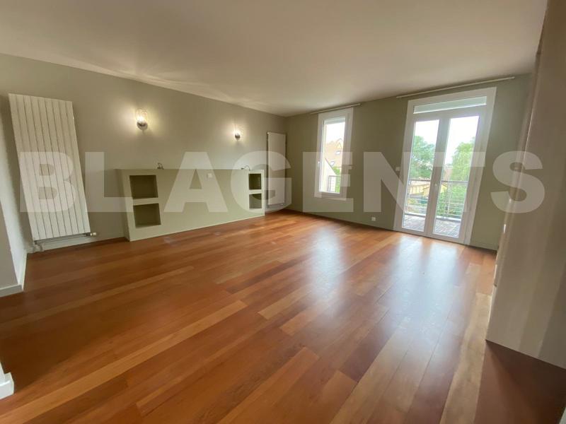 Maison de ville - 262 m² - 9 pièces