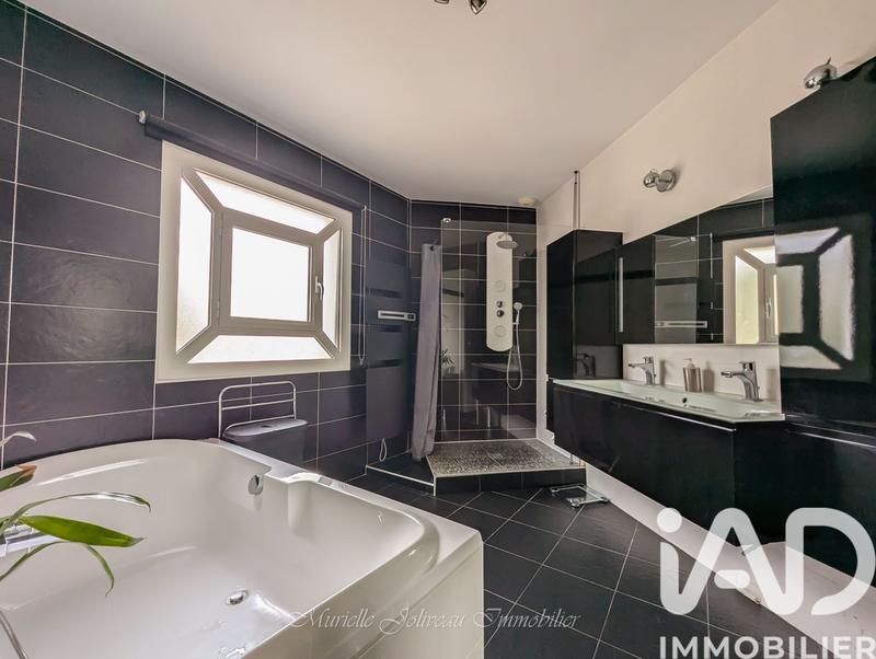 Maison - 135 m² - 6 pièces