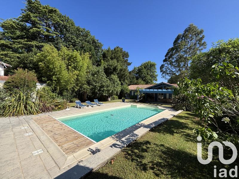 Maison - 210 m² - 8 pièces