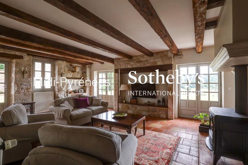 Maison - 288 m² - 12 pièces